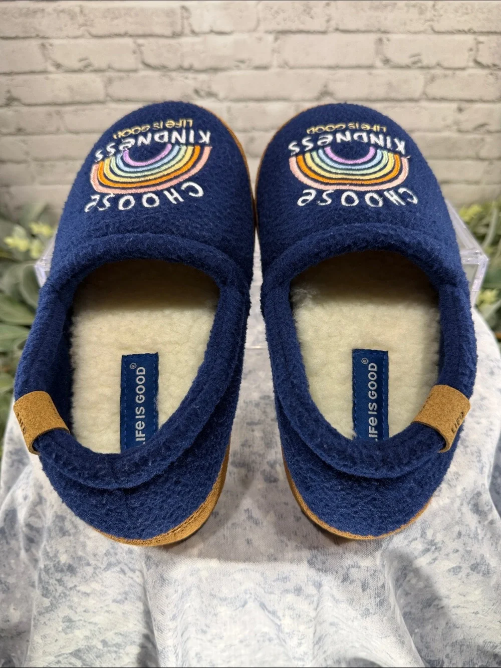 LIFE IS GOOD “Choose Kindness” Navy Blue Soft Plush Cozy Slippers - Boys 2💙EUC